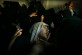 Una mujer palestina se desvanece en el funeral de su marido en Khan Yunis. Jul 2006