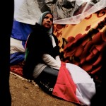 Una Mujer Descansa En Tahrir, Donde Ha Pasado La Noche / Miguel Ángel Sánchez