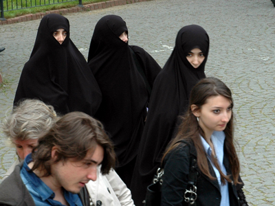 Jóvenes con 'niqab' en Estambul (2011) | © Ilya U. Topper