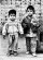 Dos niños pasean por Bagdad. Enero 2004