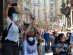 Manifestantes se protegen con mascarillas entre nubes de gas lacrimógeno cerca de la plaza Taksim de Estambul, Turquía, 1 Junio 2013