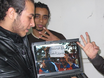 Miembros del Frente Revolucionario de Hadaik Al Quba en su sede de El Cairo (Diciembre 2013) |   © Laura Palomo / M'Sur