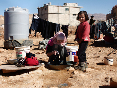 Niñas sirias refugiadas en Arsal (Líbano); Feb 2014  |  ©  Ethel Bonet