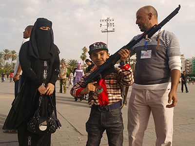 Viernes en la Plaza de los Mártires de Trípoli, Libia (Dic 2014) | ©  Karlos Zurutuza