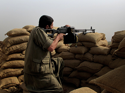 Un guerrillero del PKK en el frente de Nouafel (Kirkuk), Sep 2015 | © Karlos Zurutuza