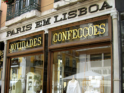 Escaparate de una tienda de moda en Lisboa (2005) | © Fifi Inglima