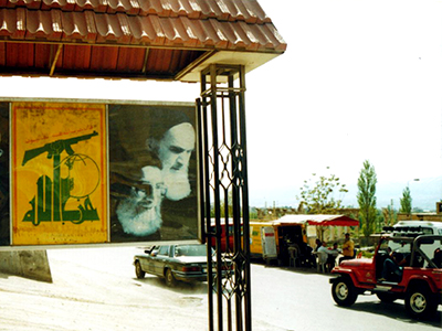 Cartel de Hizbulá cerca de Baalbek (Líbano). Abr 2005 | © Ilya U. Topper / M'Sur